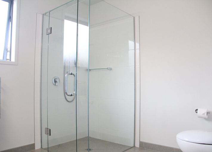Bathroom 4, ASURE Pukekura Motor Lodge, New Plymouth