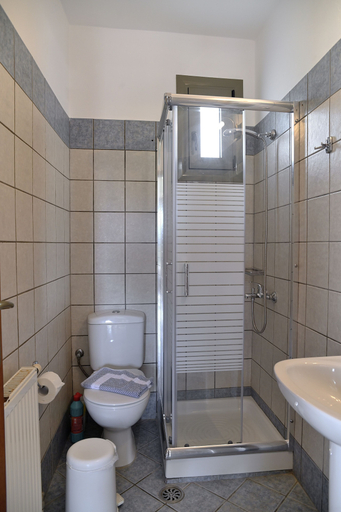 Bathroom 5, To Pithari, Central Greece
