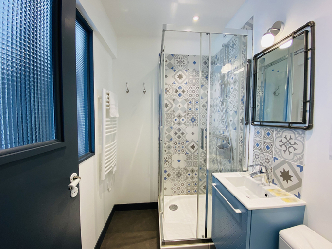 Bathroom 5, Hôtel Saint-Michel, Ille-et-Vilaine