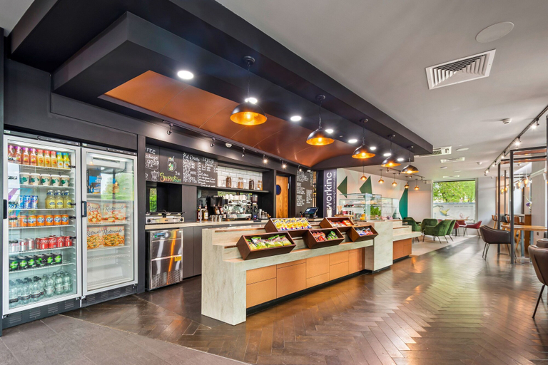 Food & Drinks 5, Roomzzz London Stratford , London