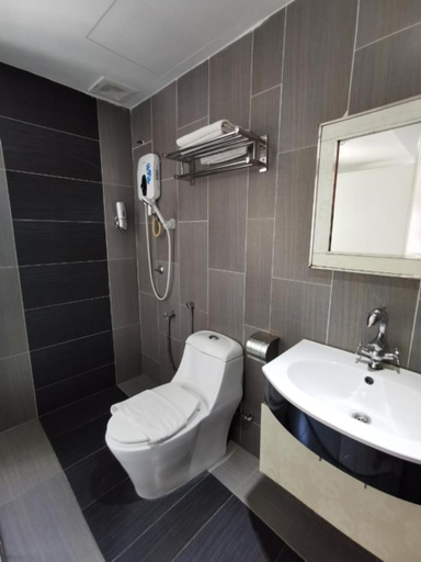 Bathroom 4, Dolphin Hotel, Klang