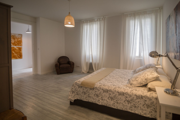 Bedroom 2, Villa St Simon, Gironde