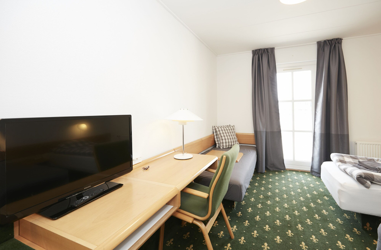 Others 4, Hotel Osted, Lejre