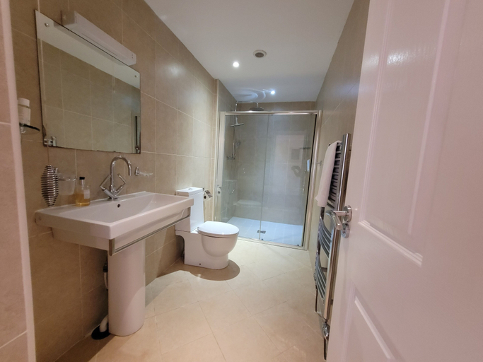 Bathroom 3, Llys Aeron Guest House, Ceredigion