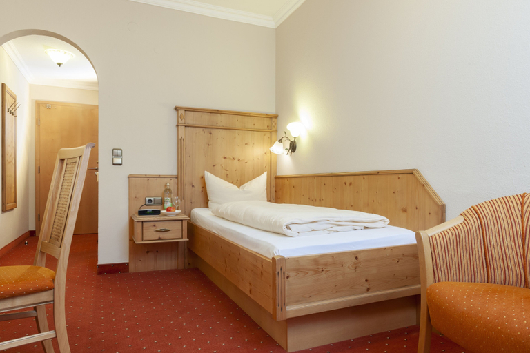 Bedroom 3, Hotel Zur Post Rohrdorf, Rosenheim