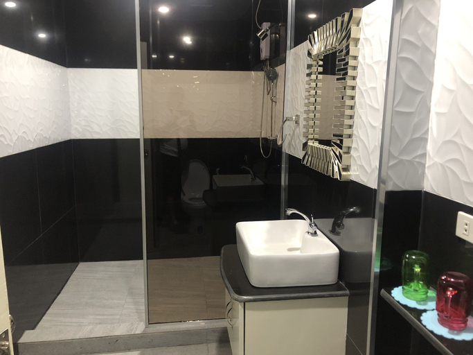 Bathroom 5, Out Back, Olongapo City