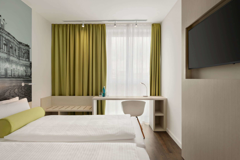 Bedroom 4, Super 8 by Wyndham Dresden, Dresden