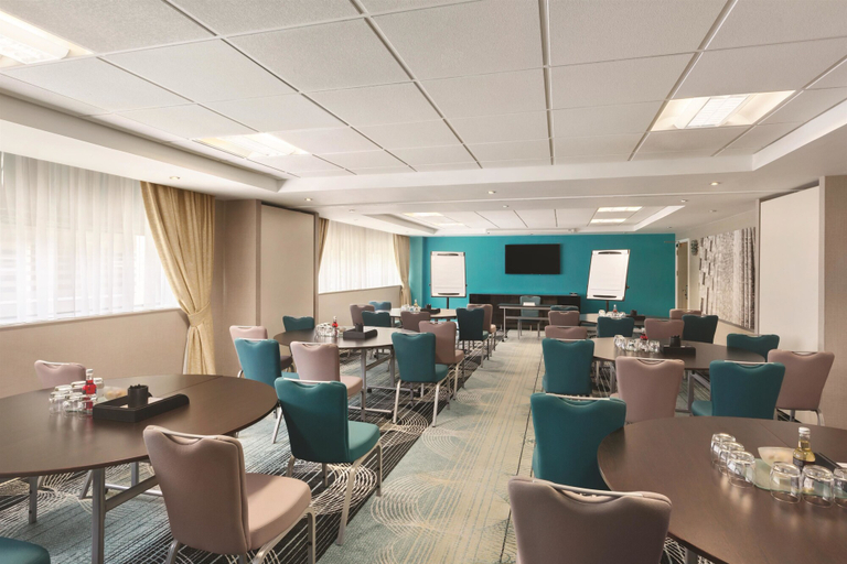 Food & Drinks 4, Ramada Hotel & Suites by Wyndham Coventry, Coventry