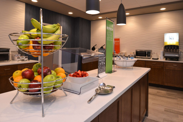 Food & Drinks 5, Hampton Inn & Suites Cincinnati-Mason, Warren