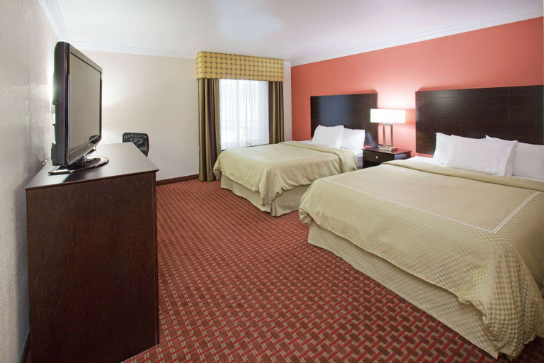 Bedroom 3, AmericInn by Wyndham Johnston Des Moines, Polk