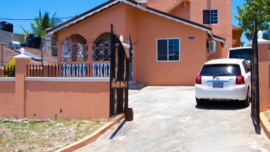 Exterior & Views 2, Bev Rosevilla