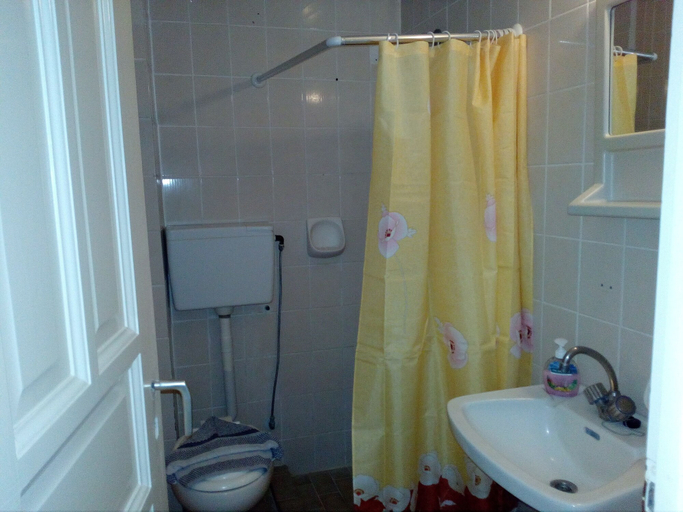 Bathroom 5, Pantheon Apartments, South Aegean