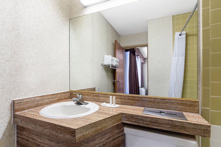 Bedroom 4, Ramada by Wyndham Reno Hotel and Casino, Washoe