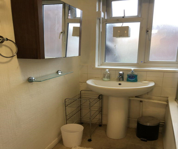 Bathroom 4, 1 Bed-sleeps 4-free Parking-15 Min to Putney, London