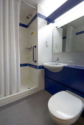 Bathroom 4, Travelodge Aberdeen Central, Aberdeen