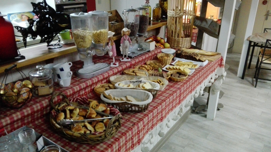 Food & Drinks 5, Kyriad Direct Saintes, Charente-Maritime