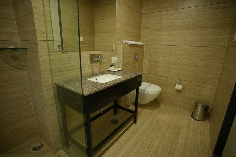 Bathroom 5, Hotel Makhan Vihar, Surguja