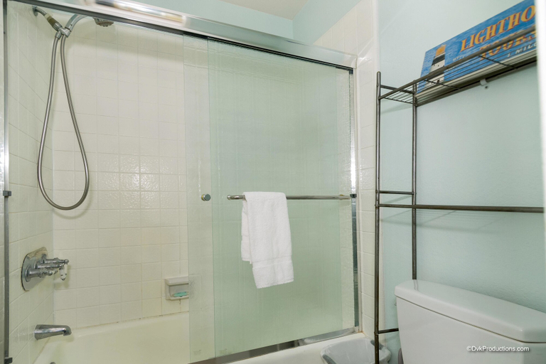 Bathroom, Starfish Cove, San Diego
