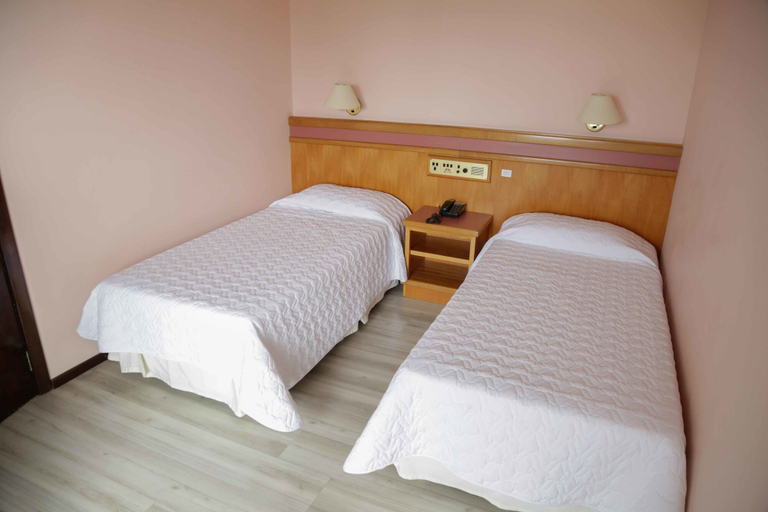 Bedroom 4, Susin Hotel, Mafra