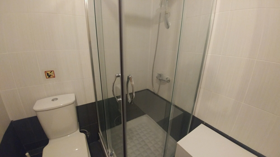 Bathroom 5, Kanakaris Apartments, Peloponnese