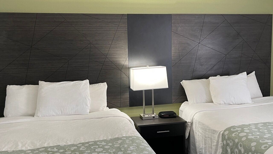 Bedroom 3, La Quinta Inn and Suites by Wyndham Cincinnati North, Cincinnati