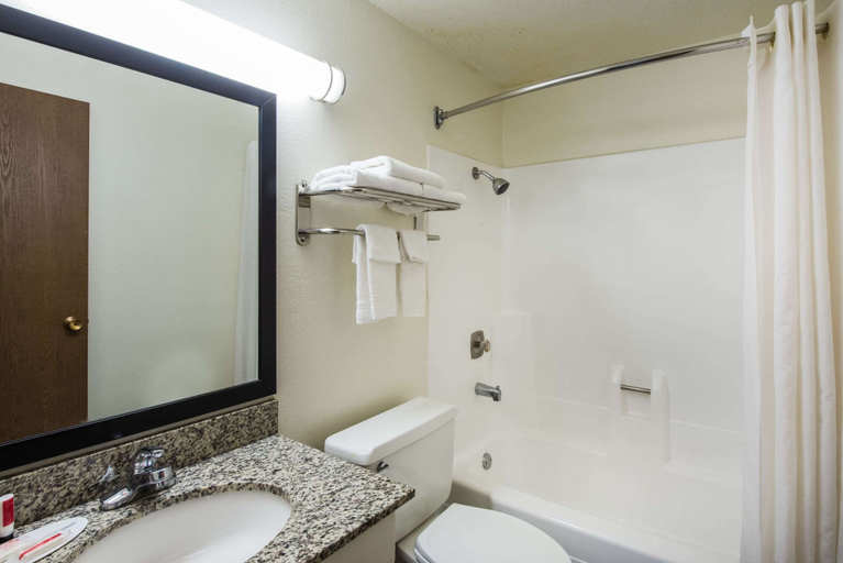Bathroom 4, Super 8 by Wyndham Pueblo, Pueblo