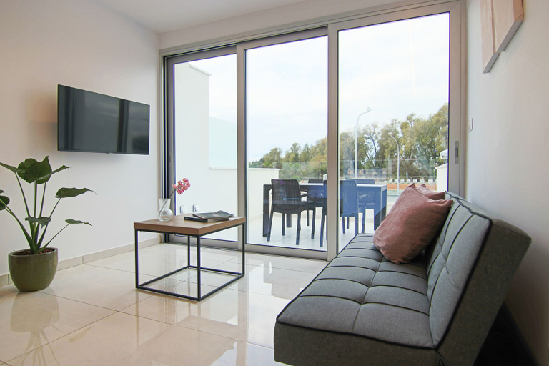 Others 5, Phaedrus Living: Seaside Luxury Flat Harbour 103