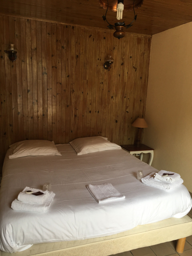 Bedroom 4, Hotel du Commerce, Côte-d'Or