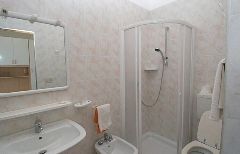 Bathroom 4, Hotel Marco Polo, Udine
