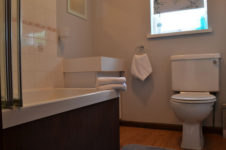 Bathroom 3, Thornbury Holiday Park, Devon
