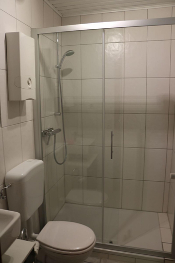 Bathroom, Gasthof - Pension 'Zur Dorfschänke', Hochsauerlandkreis