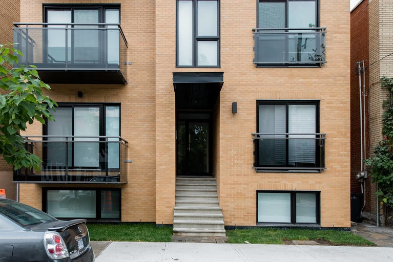 Exterior & Views 2, Cool and Comfortable 2 Bedroom Den, Montréal