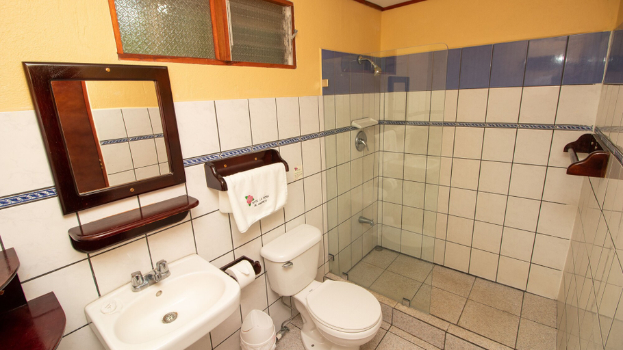 Bathroom 5, Hotel La Rosa de America, Alajuela