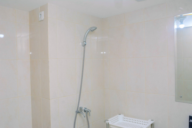 Bathroom 3, Comfy With Modern Style Springlake Summarecon Studio Apartment, Bekasi