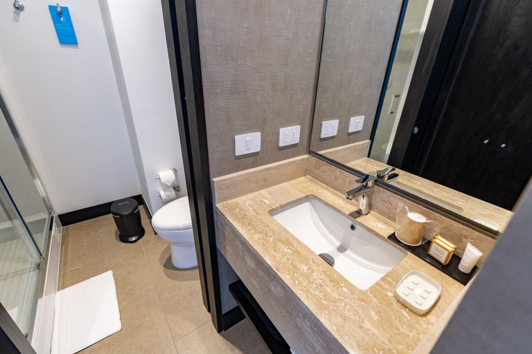 Bathroom 5, Hampton by Hilton Antofagasta, Antofagasta