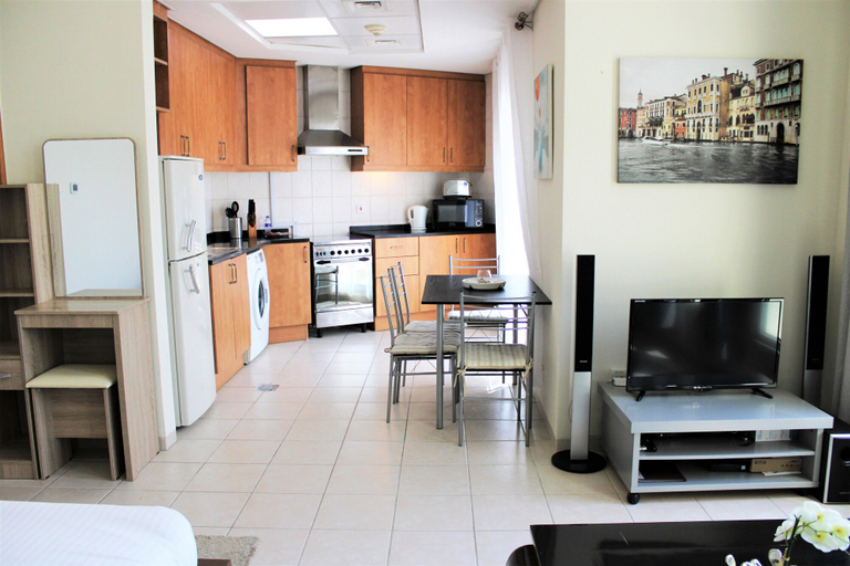 Private kitchen, IRN - Spacious Studio in Discover Garden, Dubai