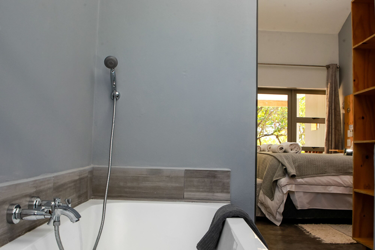 Bathroom, Bushbaby Lodge at Nkonyeni, Nhlambeni