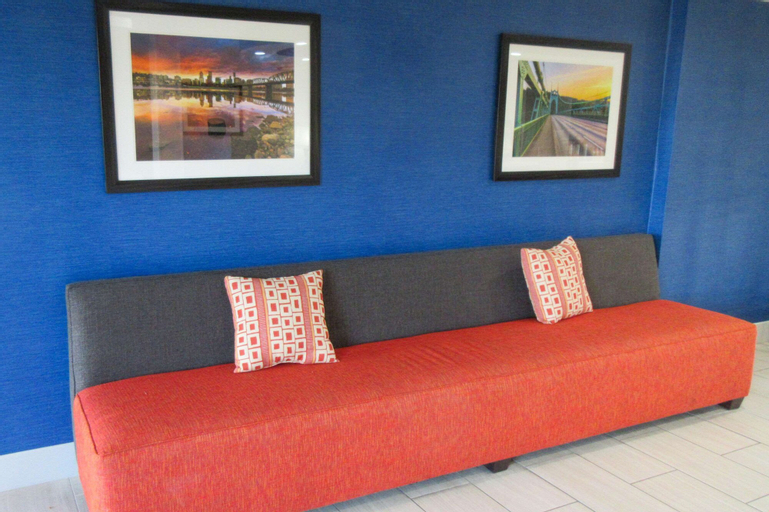 Public Area 3, Comfort Inn & Suites Tigard near Washington Square, Washington
