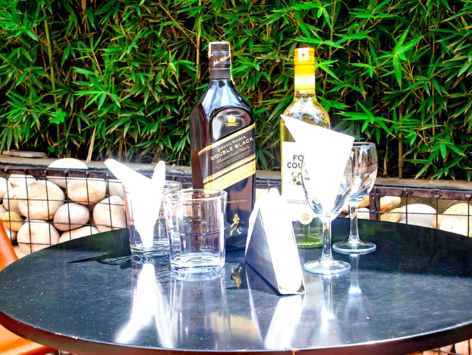 Food & Drinks 5, Hotel Lemonade, Jinja