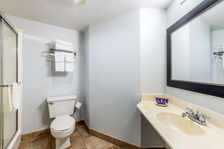 Bathroom 4, Americas Best Value Inn Searcy, White