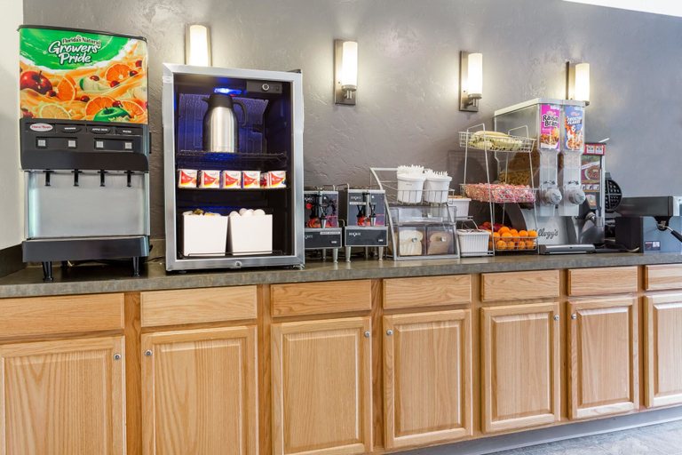 Food & Drinks 5, Super 8 by Wyndham Bremerton, Kitsap