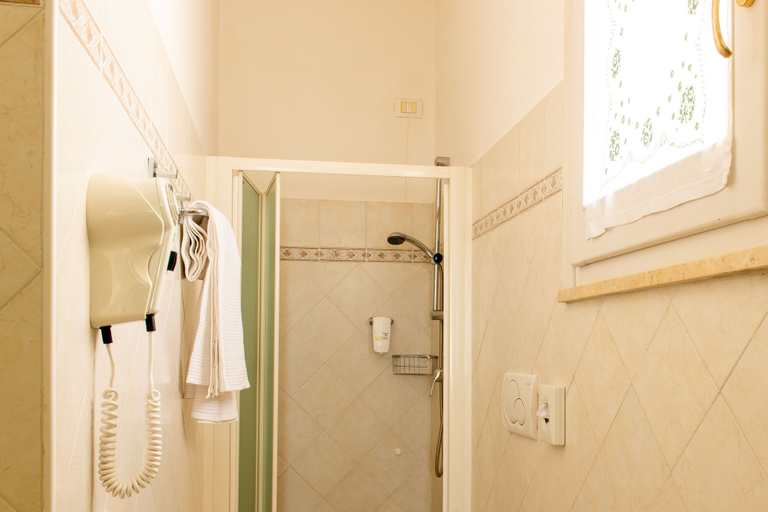 Bathroom 3, hotel minerva assisi, Perugia