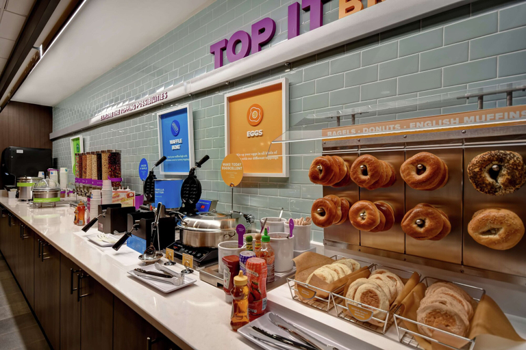 Food & Drinks 5, Tru By Hilton Cincinnati Airport South Florence, Boone