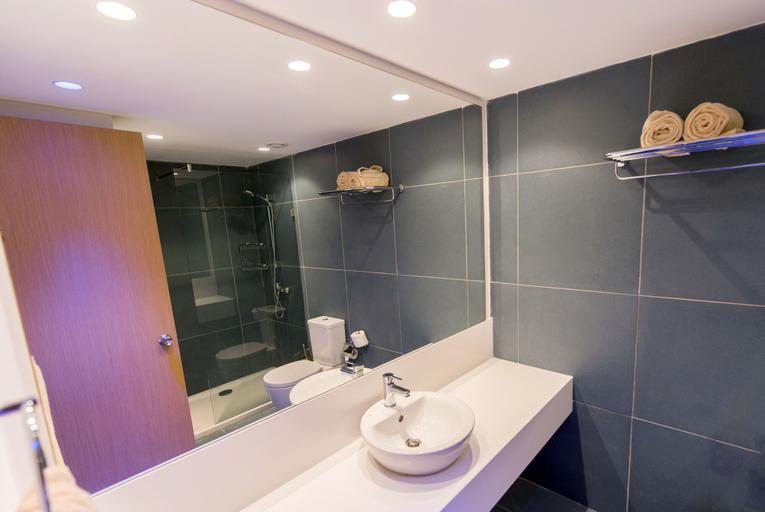 Bathroom 5, Anthea Hotel Apartments