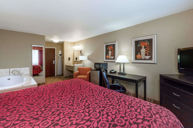 Bedroom 3, Days Inn by Wyndham Central City, Muhlenberg