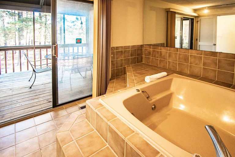 Bathroom 4, Sandcastle Cove Resort, Craven