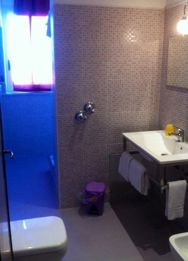 Bathroom 5, Hotel Bellevue del Golfo, Palermo