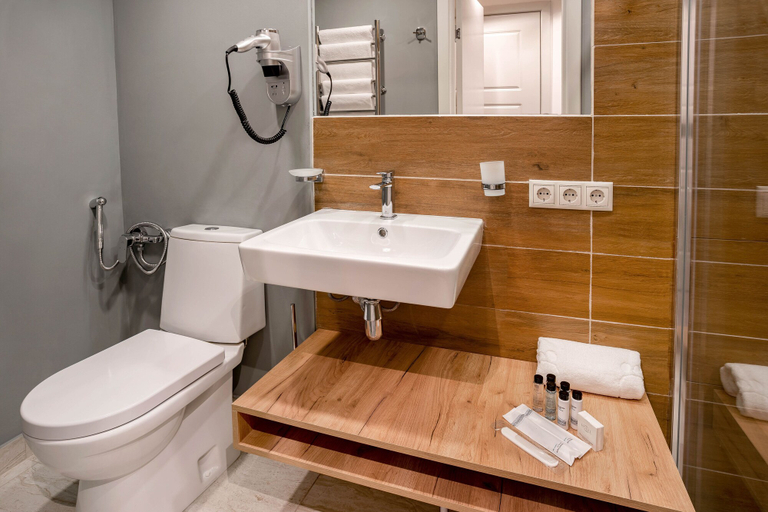 Bathroom 3, La Maison Residence, Central
