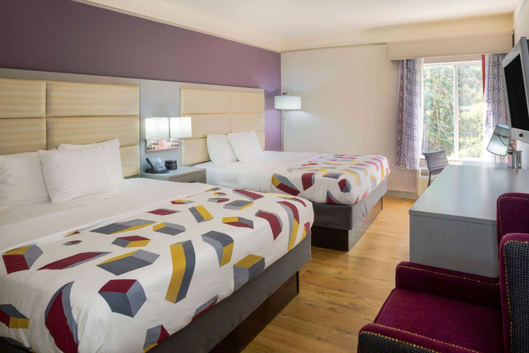 Bedroom 4, La Quinta Inn & Suites by Wyndham Mobile - Daphne, Baldwin