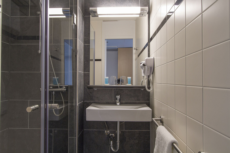 Bathroom 4, Bastion Hotel Roosendaal, Roosendaal